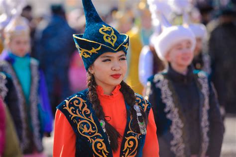 Kazakh Traditional Clothing. What did nomadic men and women wear?