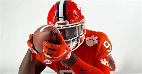 LOOK: Clemson targets try on uniforms during Elite Junior Day