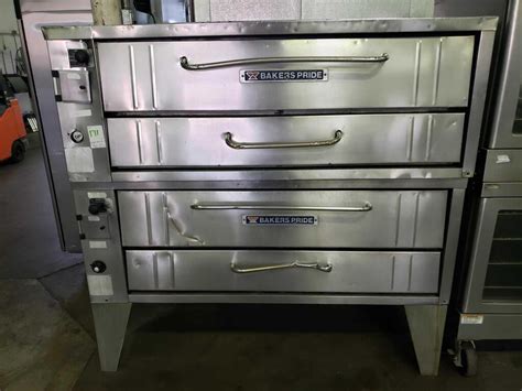 Used Bakers Pride 4152 Natural Gas Double Deck Pizza Oven