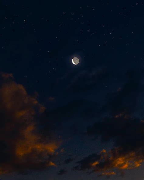 Crescent Moon on a Night Sky · Free Stock Photo