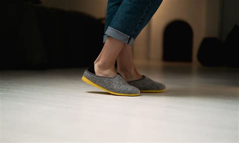 10 Best Slippers for Plantar Fasciitis - Shoe Adviser