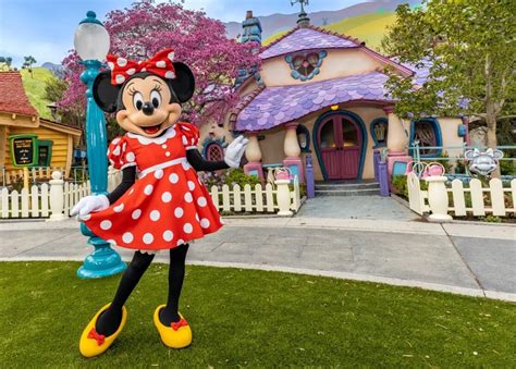 Sneak Peek Inside Reimagined Mickey’s Toontown Including Minnie’s House, Goofy’s How-To-Play ...