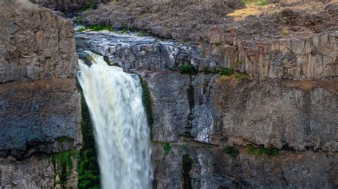 A Run At Palouse Falls - Essex Media & Explorations