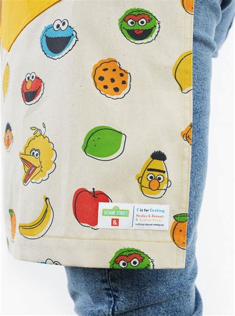 Sesame Street Best Friends Apron - Essential in 2022 | Sesame street, Lucky penny, Iconic characters