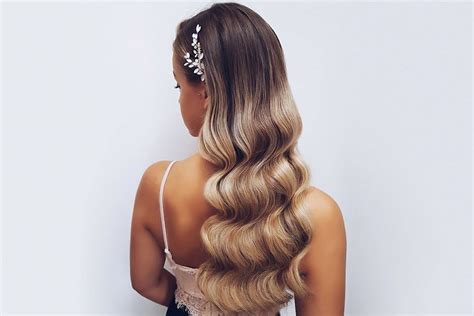 36 Amazing Graduation Hairstyles For Your Special Day