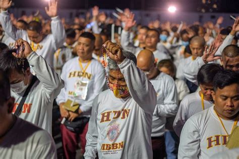 Devotees join big procession for Black Nazarene feast | CBCPNews