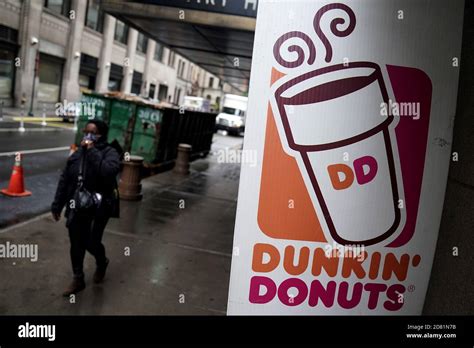 Dunkin Donuts Sign High Resolution Stock Photography and Images - Alamy