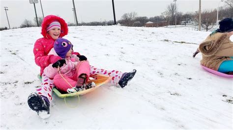 20 Sledding Safety Tips for Families | Metro Detroit Mommy