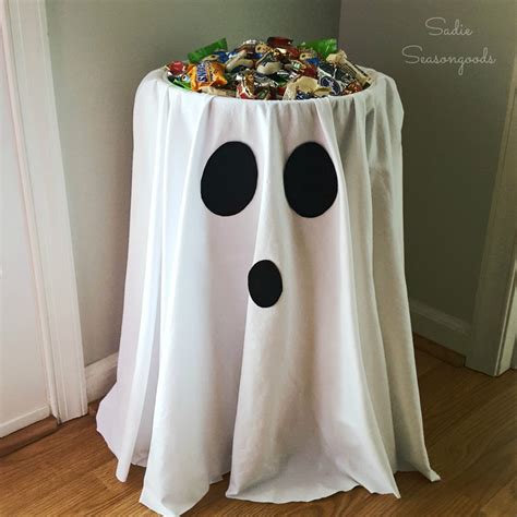 9 Ghoulish DIY Ghosts to Decorate for Halloween | This Unruly