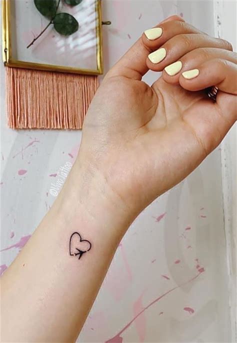 24 Simple Small Heart Tattoo Design For Woman On Valentine's Day To Show Your Love - Fashionsum