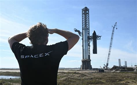 South Texans are publicly fighting SpaceX after second Starship launch