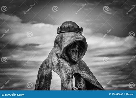 King Arthur Statue, Tintagel, Cornwall Editorial Image - Image of ...