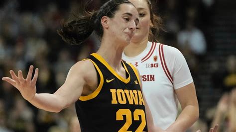 Iowa vs. Wisconsin: Clark leads Hawkeyes to 87-65 win | weareiowa.com