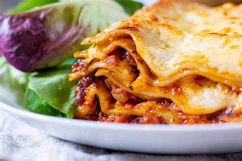 Slow Cooker Lasagne - Slow Cooker Club