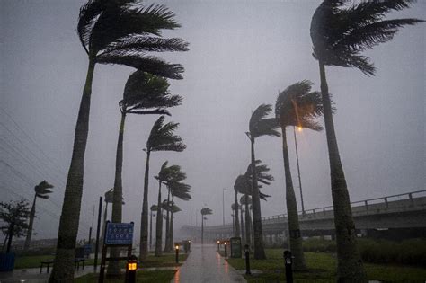 Hurricane Ian pounds Florida, leaves millions in dark