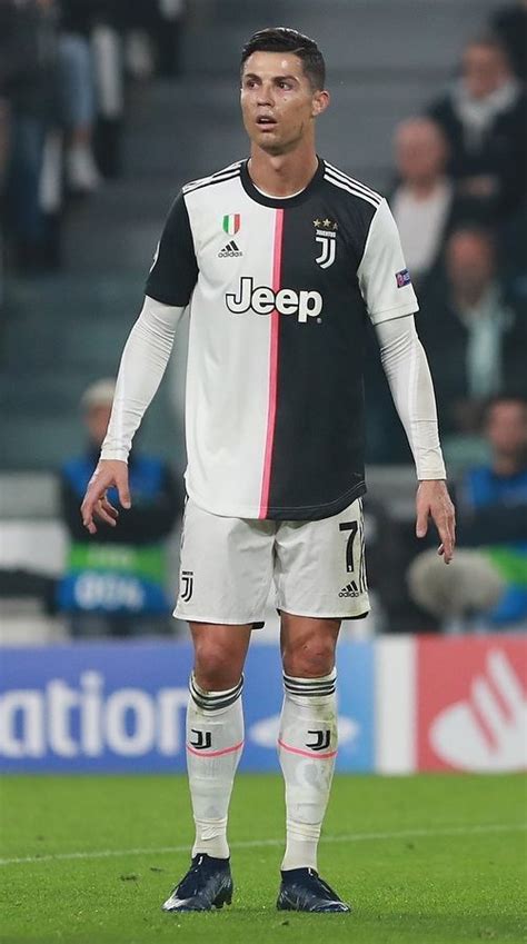 File:Cristiano-ronaldo-juventus-2019 (cropped).jpg - Wikimedia Commons