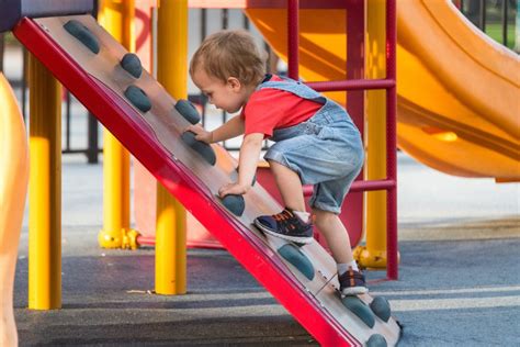 How Playgrounds Encourage Gross Motor Skills - SPI Plastics