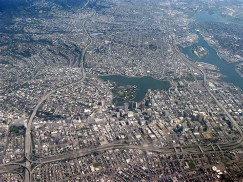 File:Aerial view of city of Oakland 1.jpg - Wikipedia