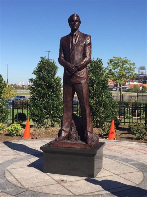 Local artist creates statue for late Flyers owner Ed Snider