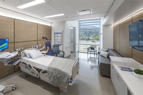 New California Hospital Brings the Outdoors Inside - DesignWell