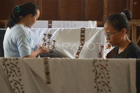 PRODUCTION OF SPECIAL BATIK ACEH BEGAN TO INCREASE | ANTARA Foto