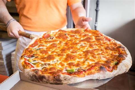 The top 10 old school pizza in Toronto