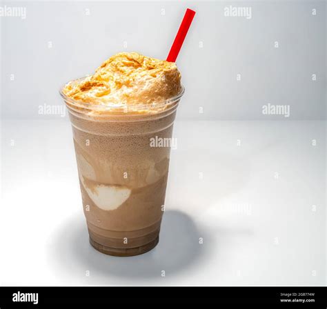 Root beer float foam hi-res stock photography and images - Alamy