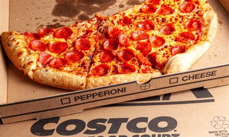 Costco Pizza Calories & Nutrition Facts (Charts)