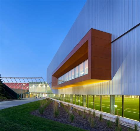 COMMONWEALTH COMMUNITY RECREATION CENTER BY MJMA | A As Architecture