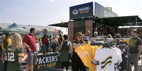 Green Bay Packers Pro Shop - Sporting Event in Green Bay, WI | The Vendry