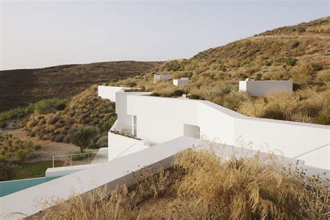 Architecture and Landscape: 10 Projects Integrated in the Topography