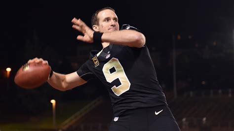 Drew Brees suffers hand injury – questionable to return | WGNO