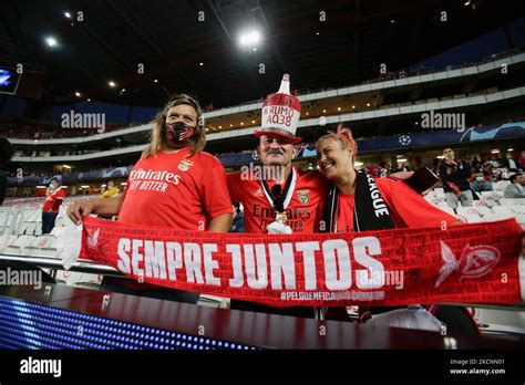 Benfica fans hi-res stock photography and images - Alamy