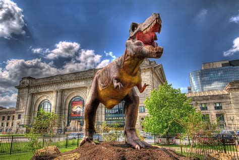 Dinosaur sculpture at the museum wallpapers and images - wallpapers, pictures, photos