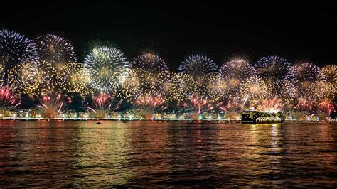 Amazing Fireworks: Rio de Janeiro on New Year's Eve • Albom Adventures