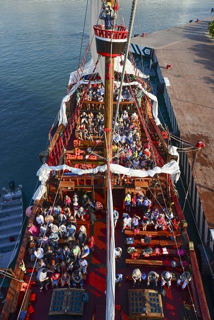 ☠️ Pirate ship 🦜🏴‍☠️ in Puerto Vallarta - Dinner under the Sea - Estigo Tours