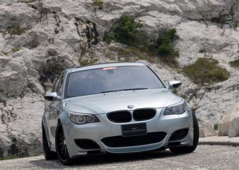 BMW M5 Sedan (E60) Photos and Specs. Photo: BMW M5 Sedan (E60) specs ...