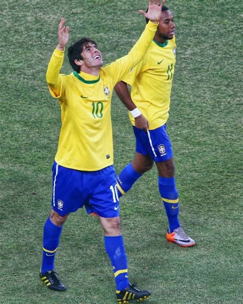 Kaka celebrating his goal at the World Cup in South Africa 2010 ... | Futebol