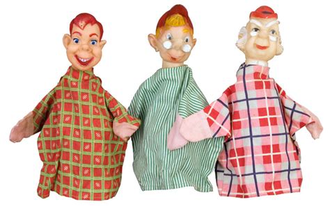 Hake's - HOWDY DOODY PUPPET SET.