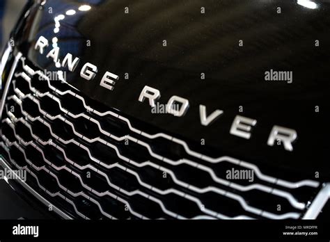 Range Rover logo on a car Stock Photo - Alamy