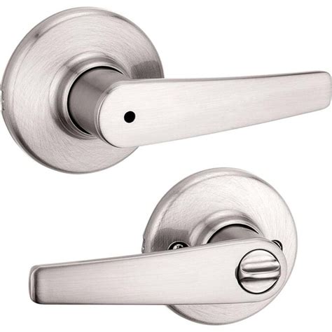 Kwikset Delta Satin Nickel Universal Privacy Door Handle in the Door ...