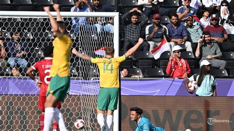 Hasil Babak Pertama Timnas Indonesia vs Australia di Piala Asia 2023, Skuad Garuda Tertinggal 2 ...