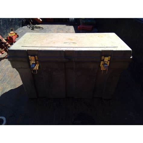 Durabull/rubbermaid Tool storage case - Schmalz Auctions