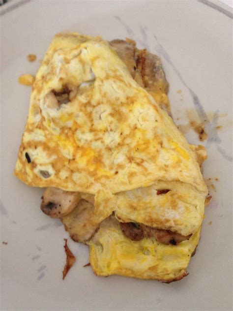 mushroom & cheese omelette: Directions, calories, nutrition & more ...