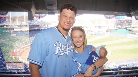 Sterling Skye Mahomes attends 1st baseball game with parents