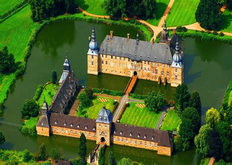 Lembeck Castle in North Rhine-Westphalia | Deutschland burgen, Schlösser deutschland, Burgen und ...