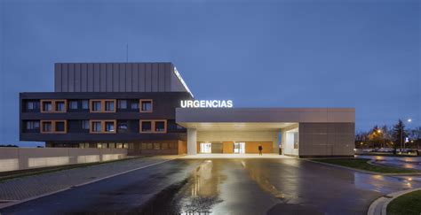 University of Navarra Clinic in Madrid / IDOM | ArchDaily