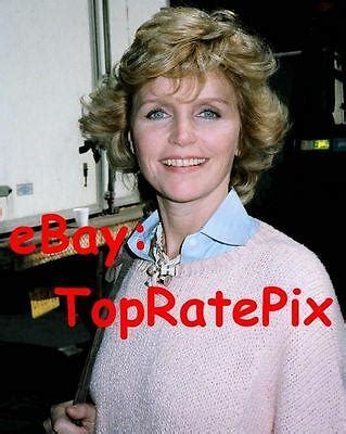 LEE REMICK - The Omen Actress - Rare 8x10 Candid Photo | #3776813381