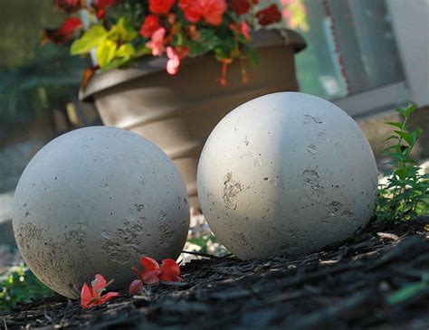 38 Beautiful DIY Garden Ball Ideas | Garden spheres, Cement garden ...