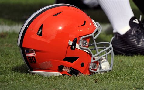 Cleveland browns helmet 2K wallpaper download